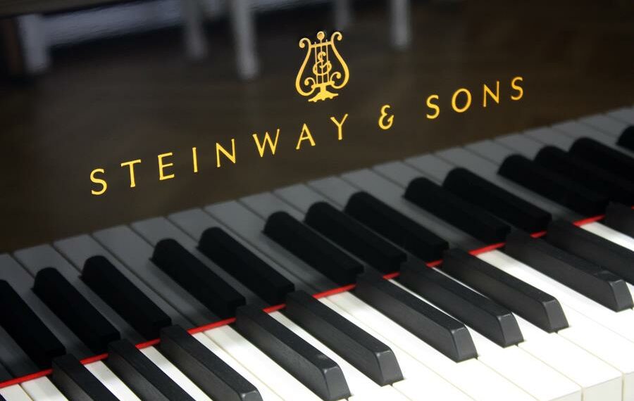 Steinway & Sons Logo